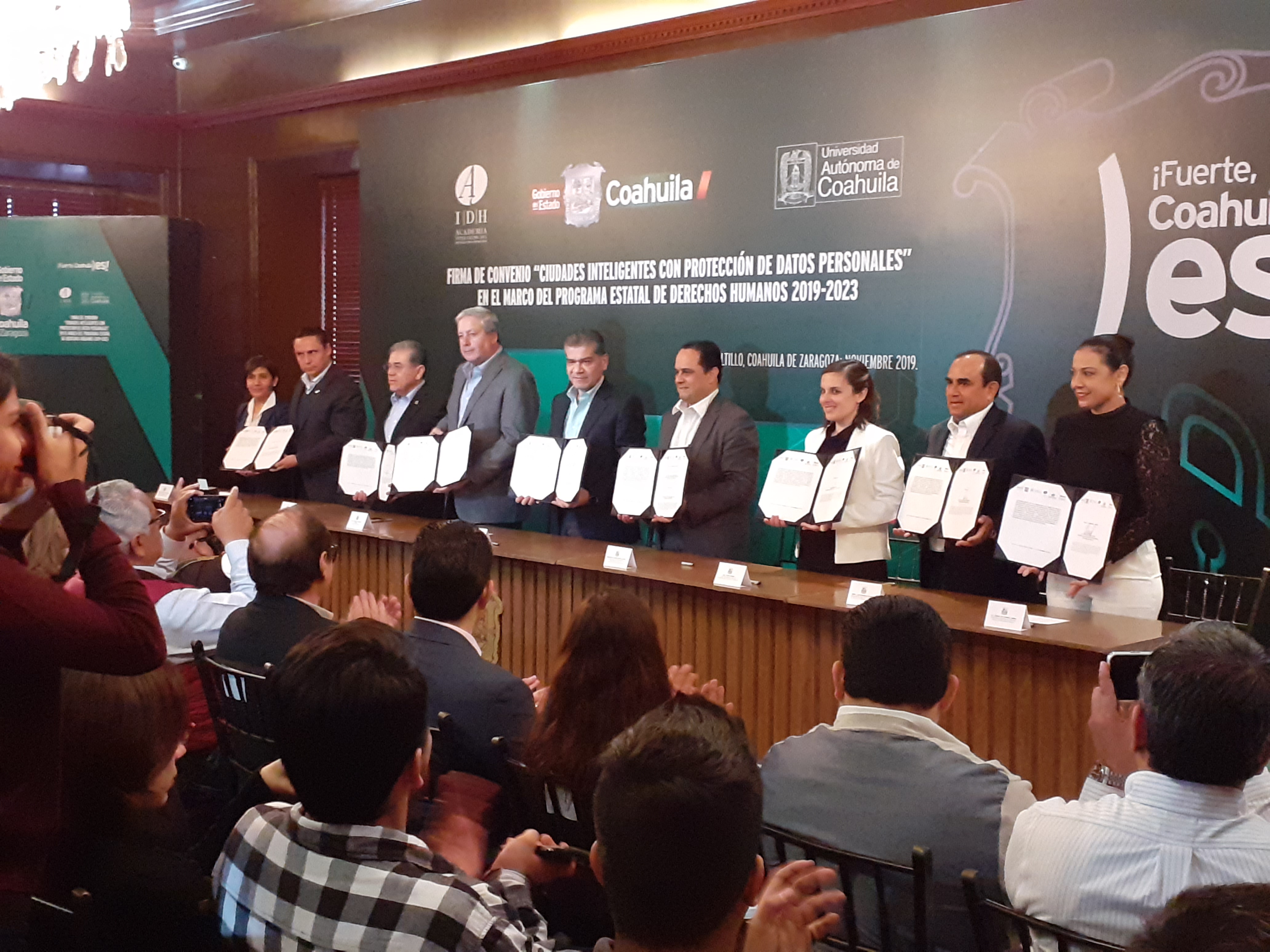 Firman Convenio “Ciudades Inteligentes con Protección de Datos Personales”